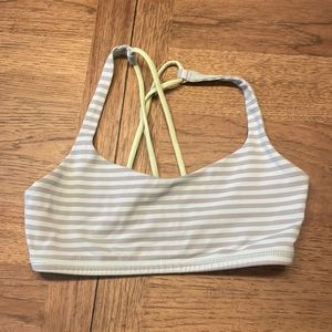 Lululemon free to be sports bra size 4